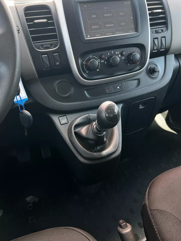 Renault Trafic 1.6dCi 92kW Passenger TZ 9Míst - foto 9