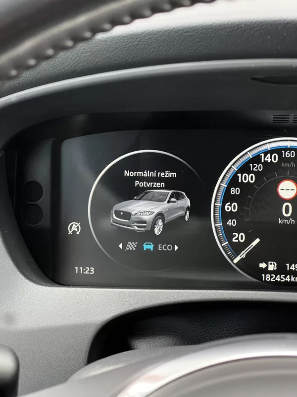 Jaguar F-Pace 25D AWD 177kW R-Sport DPH TZ - foto 12