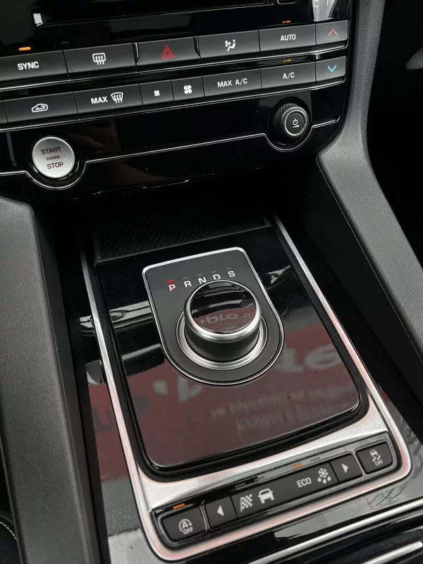Jaguar F-Pace 25D AWD 177kW R-Sport DPH TZ - foto 15