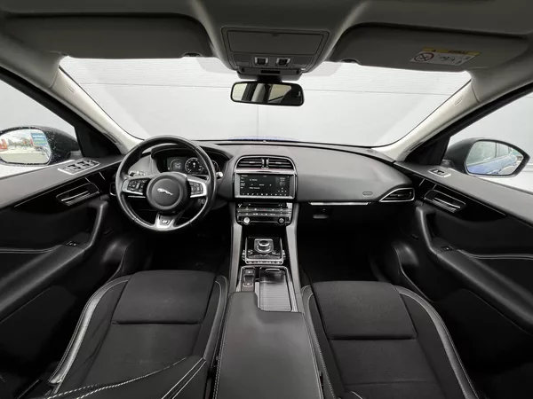 Jaguar F-Pace 25D AWD 177kW R-Sport DPH TZ - foto 8