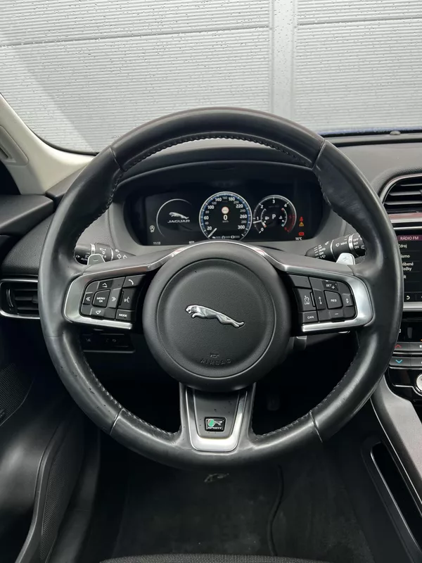 Jaguar F-Pace 25D AWD 177kW R-Sport DPH TZ - foto 9