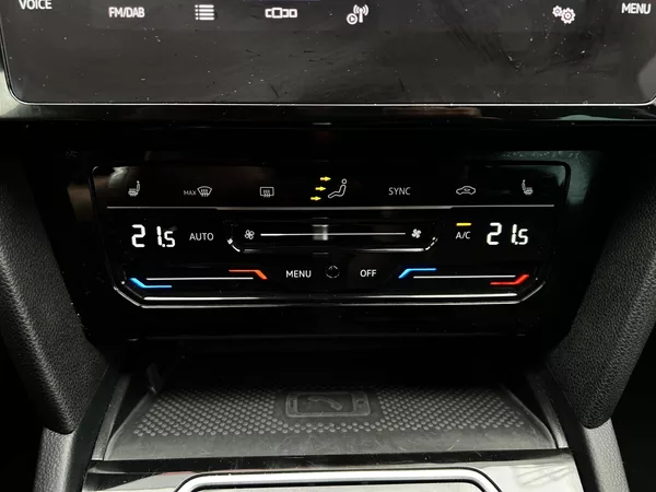 Volkswagen Passat 2.0TDI DSG 110kW Business DPH - foto 14