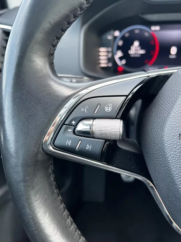 Škoda Karoq 2.0TDI 110kW Style+ Panoram TZ - foto 12