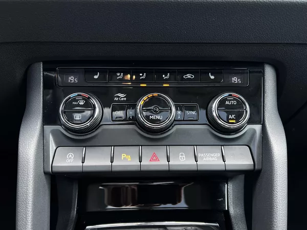 Škoda Karoq 2.0TDI 110kW Style+ Panoram TZ - foto 16