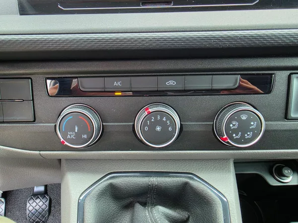 Volkswagen Transporter 2.0TDI 81kW 1.Maj DPH - foto 11