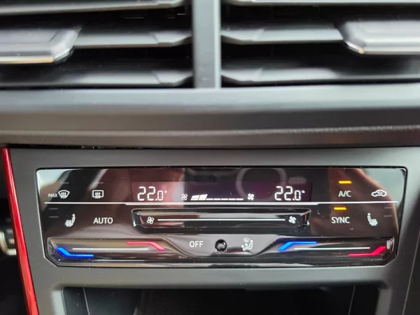 Volkswagen Polo GTI 2.0TSI DSG 152kW DPH 1.Maj - foto 16