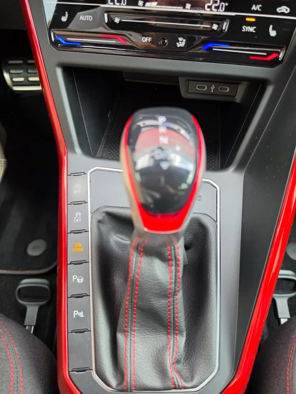 Volkswagen Polo GTI 2.0TSI DSG 152kW DPH 1.Maj - foto 17