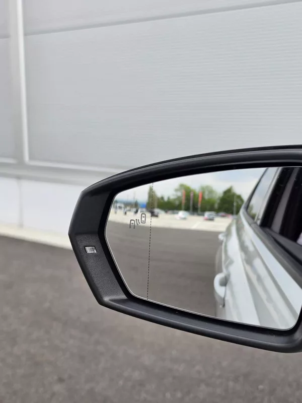 Volkswagen Polo GTI 2.0TSI DSG 152kW DPH 1.Maj - foto 20