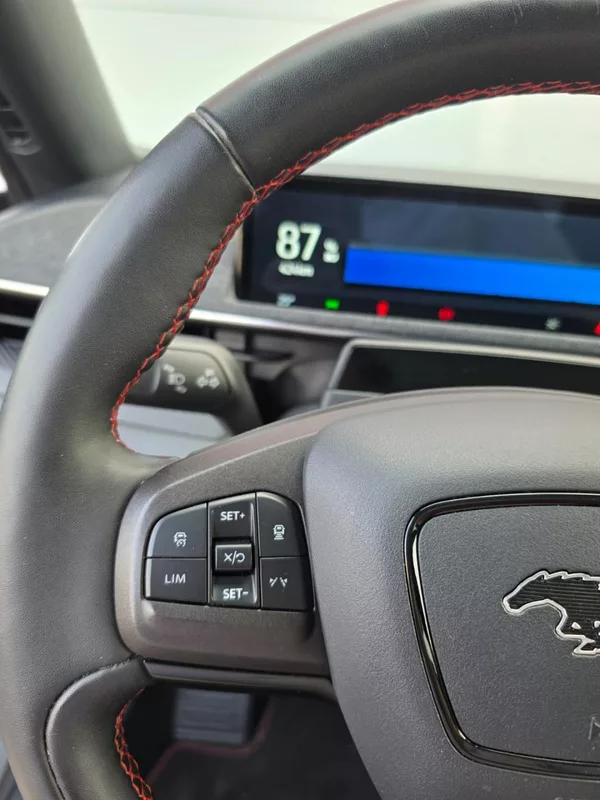 Ford Mustang Mach-E Extended AWD 98 kWh 1.Maj DPH - foto 8