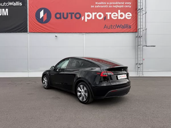 Tesla Model Y SR RWD LFP 220kW 1.Maj DPH