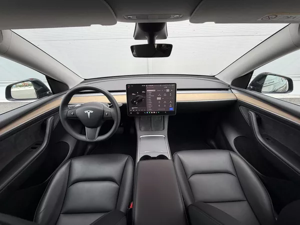 Tesla Model Y SR RWD LFP 220kW 1.Maj DPH - foto 20