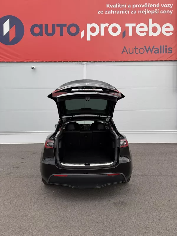 Tesla Model Y SR RWD LFP 220kW 1.Maj DPH - foto 21