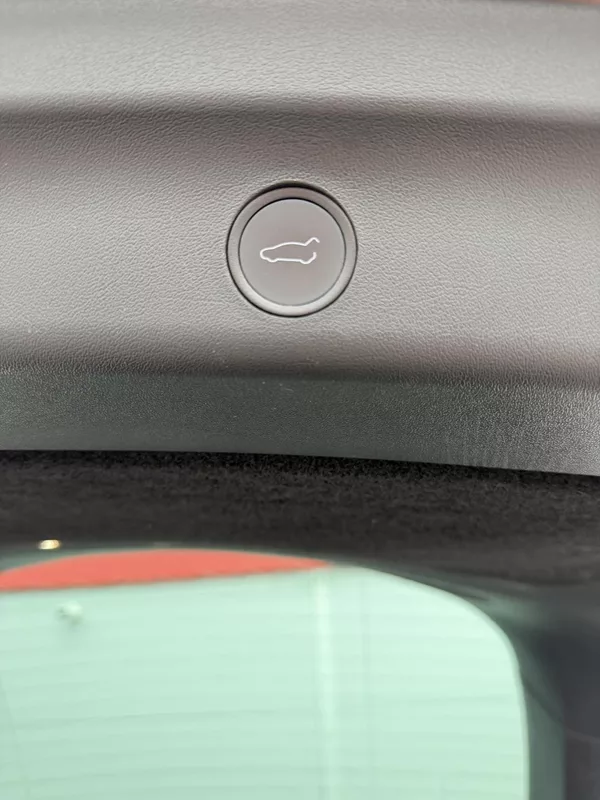 Tesla Model Y SR RWD LFP 220kW 1.Maj DPH - foto 23