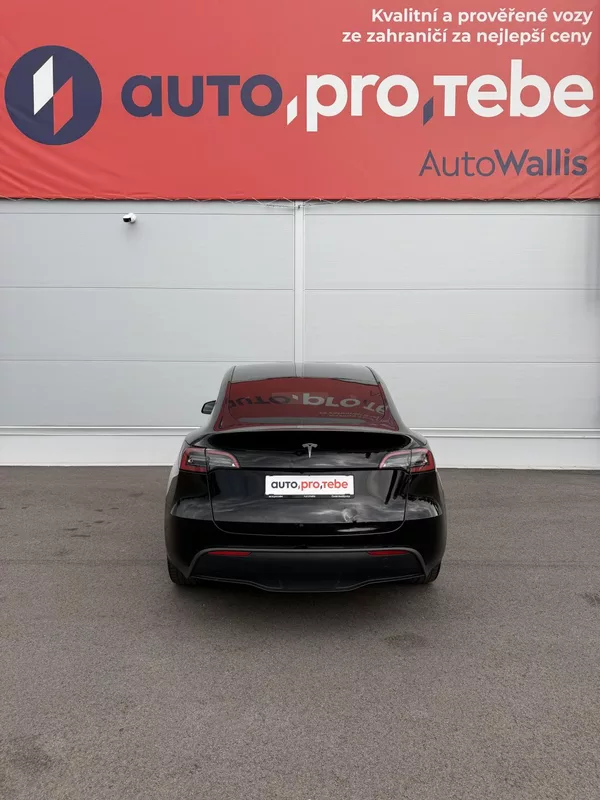 Tesla Model Y SR RWD LFP 220kW 1.Maj DPH - foto 24