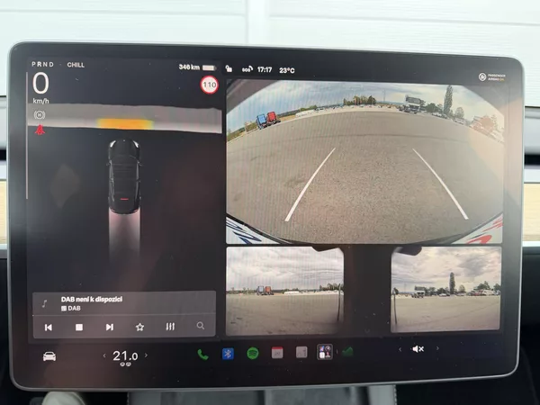 Tesla Model Y SR RWD LFP 220kW 1.Maj DPH - foto 25