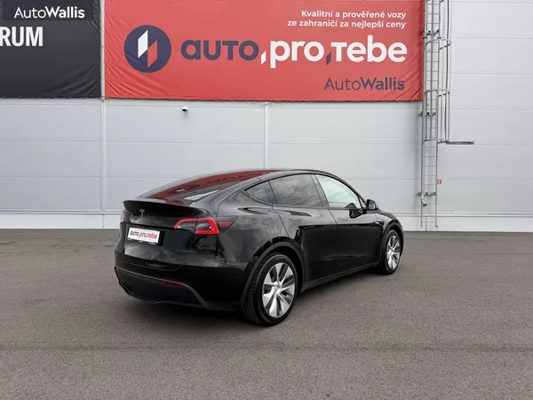Tesla Model Y SR RWD LFP 220kW 1.Maj DPH - foto 3