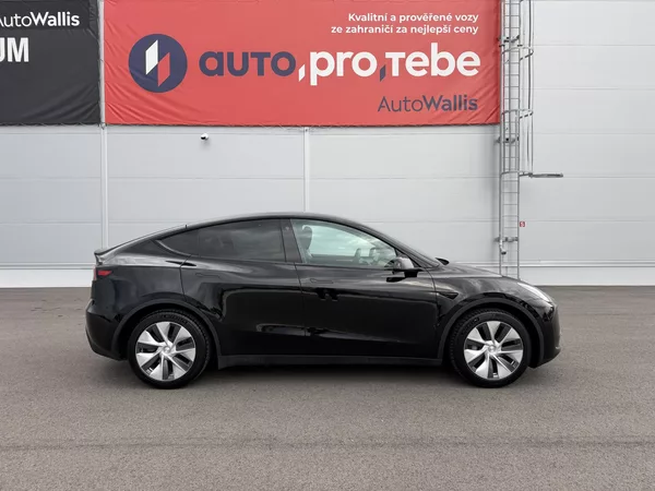 Tesla Model Y SR RWD LFP 220kW 1.Maj DPH - foto 7