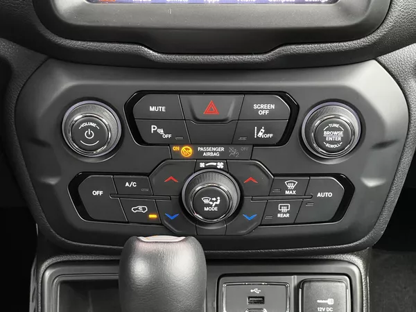 Jeep Renegade 1.5T MHEV T4 Aut. Limited DPH - foto 12