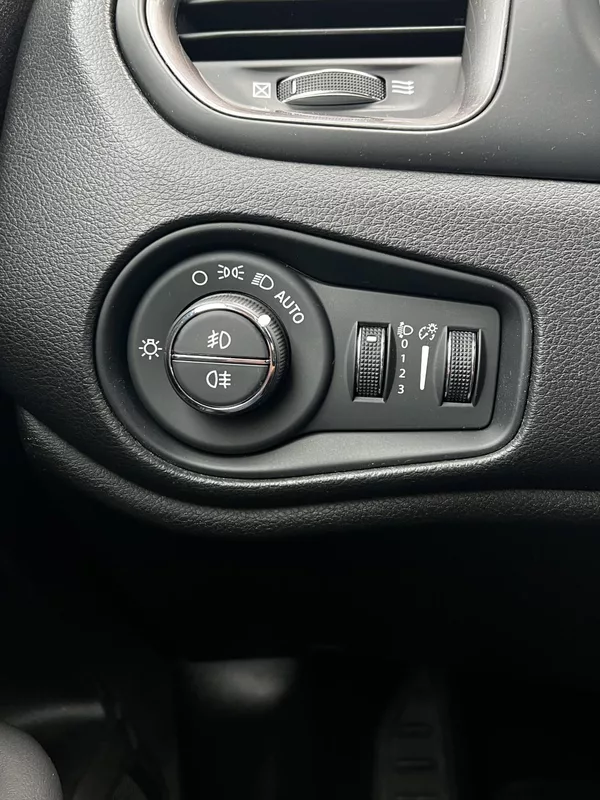 Jeep Renegade 1.5T MHEV T4 Aut. Limited DPH - foto 18
