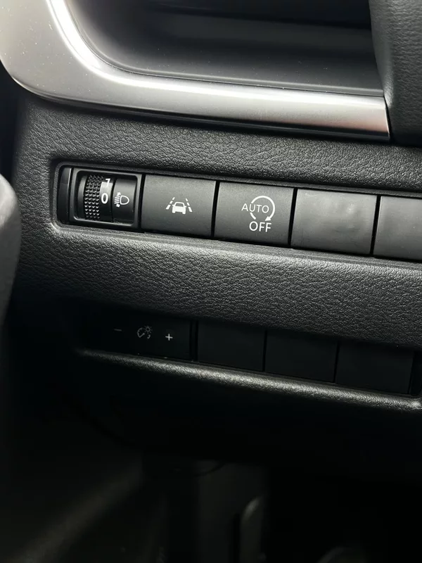 Nissan Qashqai 1.3T 103kW ACC Panorama DPH - foto 17