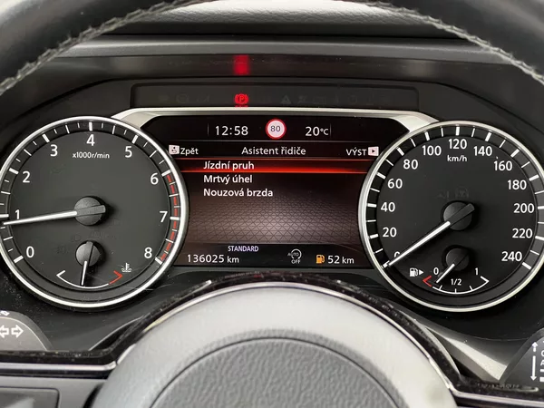 Nissan Qashqai 1.3T 103kW ACC Panorama DPH - foto 9