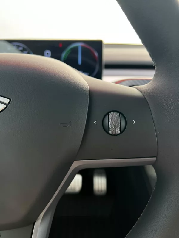 Tesla Model Y Performance 393kW FSD DPH TZ - foto 10