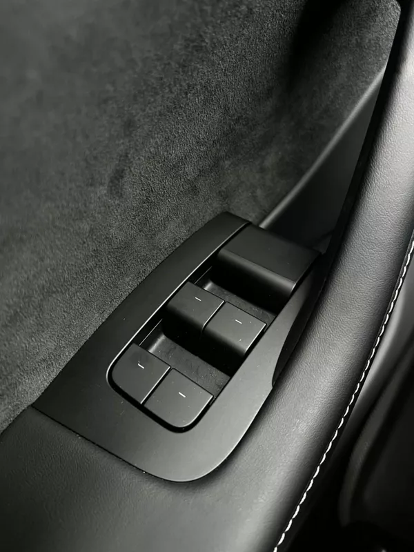 Tesla Model Y Performance 393kW FSD DPH TZ - foto 11