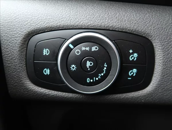 Ford Transit Custom 2,0 TDCi ČR 1 MAJITEL - foto 16