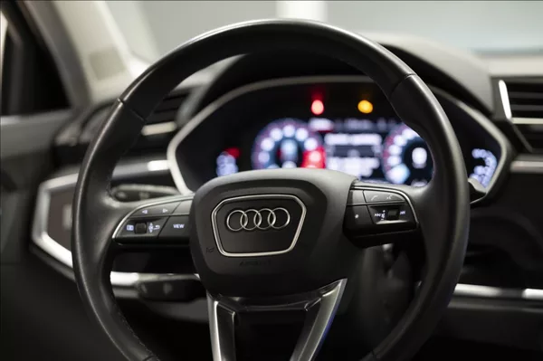 Audi Q3 1,5 35 TFSI S-LINE NAVI VÝHŘEV - foto 11