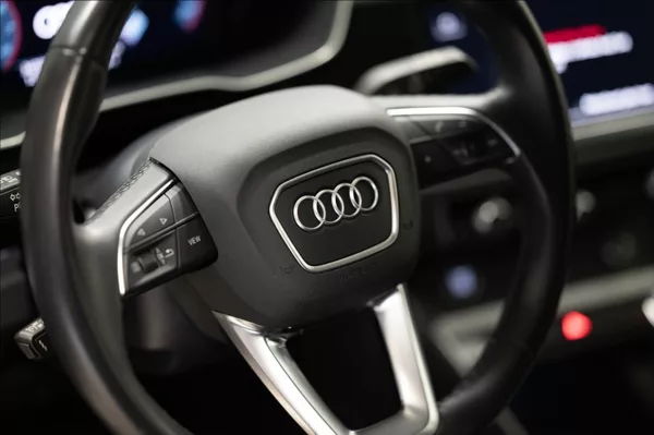 Audi Q3 1,5 35 TFSI S-LINE NAVI VÝHŘEV - foto 12