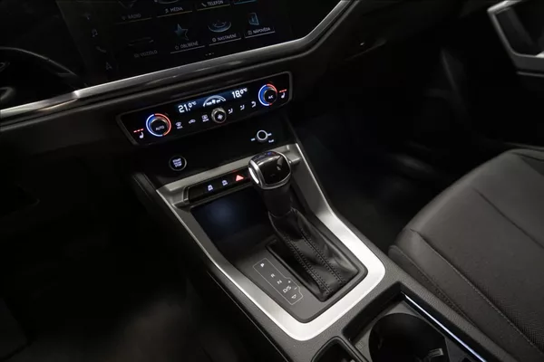Audi Q3 1,5 35 TFSI S-LINE NAVI VÝHŘEV - foto 26
