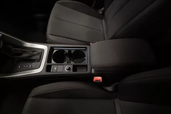 Audi Q3 1,5 35 TFSI S-LINE NAVI VÝHŘEV - foto 28