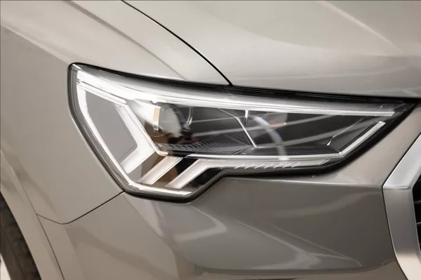 Audi Q3 1,5 35 TFSI S-LINE NAVI VÝHŘEV - foto 32
