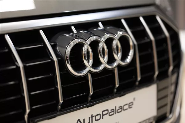 Audi Q3 1,5 35 TFSI S-LINE NAVI VÝHŘEV - foto 33