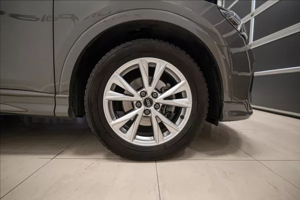Audi Q3 1,5 35 TFSI S-LINE NAVI VÝHŘEV - foto 34