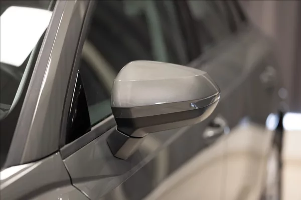 Audi Q3 1,5 35 TFSI S-LINE NAVI VÝHŘEV - foto 36
