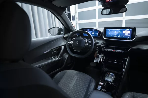 Peugeot 2008 1,2 HYBRID AT KAMERA 360° ČR - foto 13