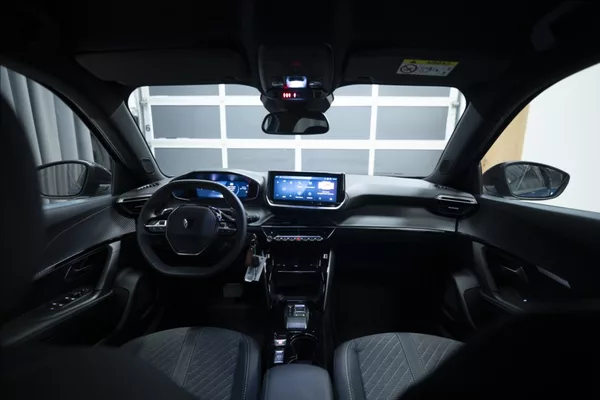 Peugeot 2008 1,2 HYBRID AT KAMERA 360° ČR - foto 14