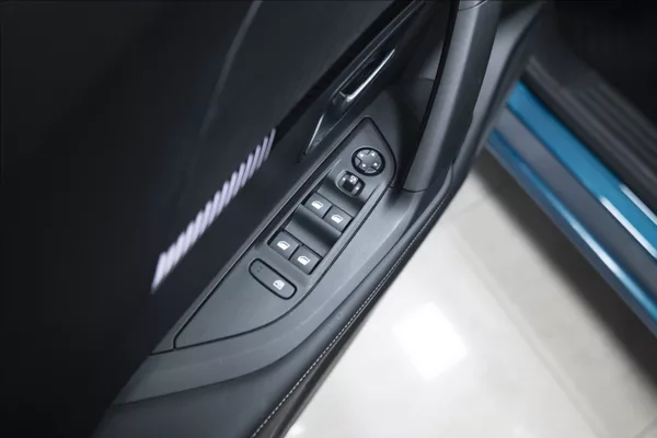 Peugeot 2008 1,2 HYBRID AT KAMERA 360° ČR - foto 17