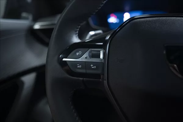 Peugeot 2008 1,2 HYBRID AT KAMERA 360° ČR - foto 18