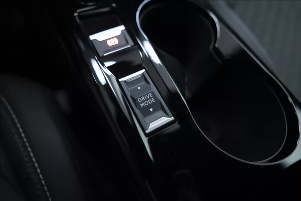 Peugeot 2008 1,2 HYBRID AT KAMERA 360° ČR - foto 22