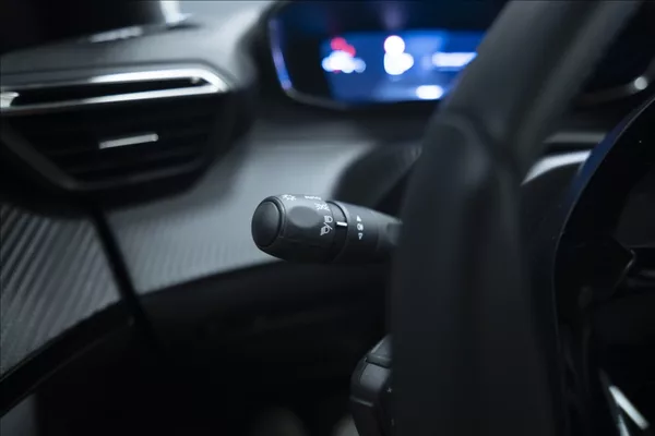 Peugeot 2008 1,2 HYBRID AT KAMERA 360° ČR - foto 26