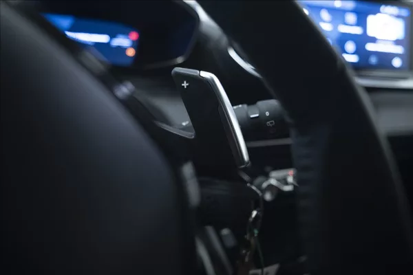 Peugeot 2008 1,2 HYBRID AT KAMERA 360° ČR - foto 27
