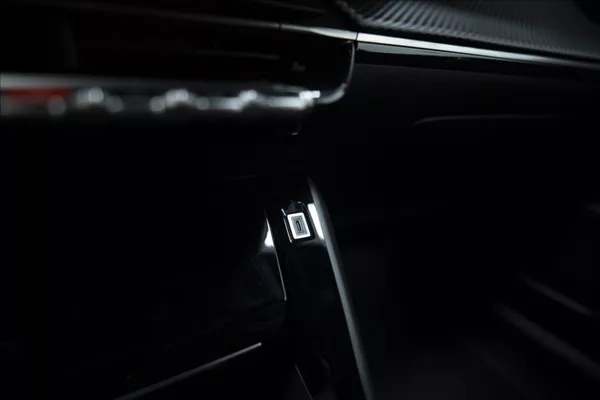 Peugeot 2008 1,2 HYBRID AT KAMERA 360° ČR - foto 29