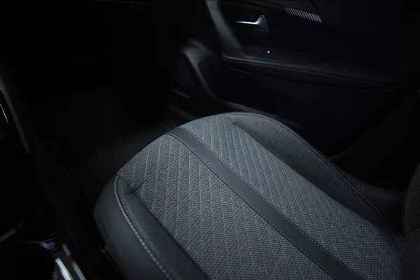 Peugeot 2008 1,2 HYBRID AT KAMERA 360° ČR - foto 31
