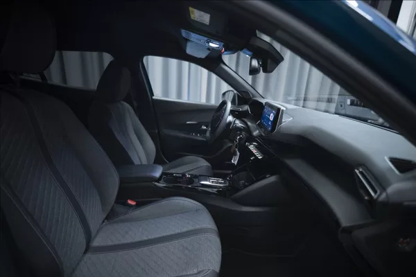 Peugeot 2008 1,2 HYBRID AT KAMERA 360° ČR - foto 8