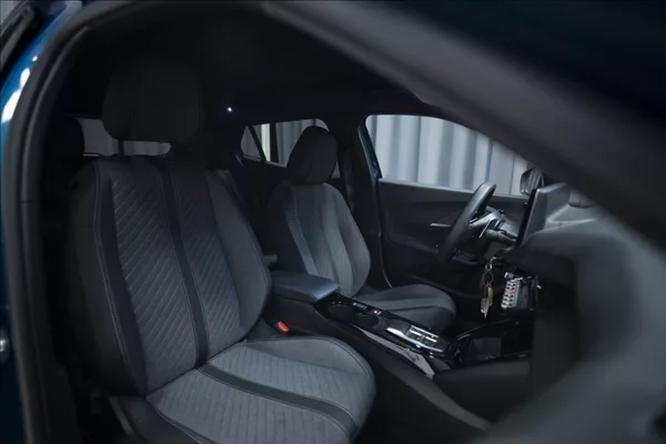 Peugeot 2008 1,2 HYBRID AT KAMERA 360° ČR - foto 9