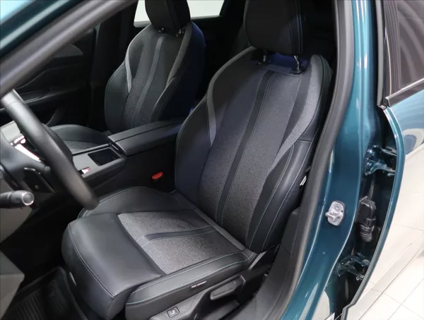 Peugeot 308 1,2 SW ALLURE 136e AUT - foto 32