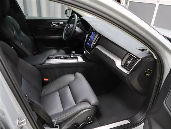 Volvo V60 2,0 B4 AUT PLUS - foto 12