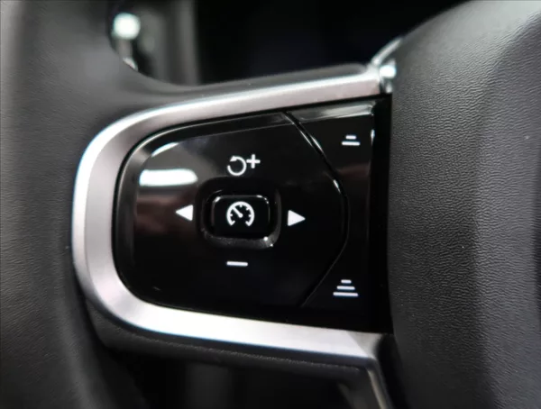 Volvo V60 2,0 B4 AUT PLUS - foto 16